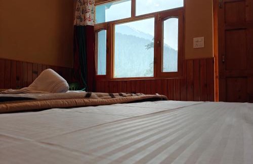 Ghiyagi House | Seri Pyramid View Home Stay Jibhi