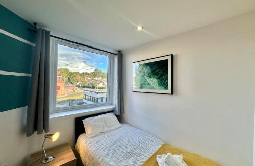 Yeadon Apartment | Serviced 2-Bedroom Flat by Brookland Stays Short Lets Leeds with Free WiFi