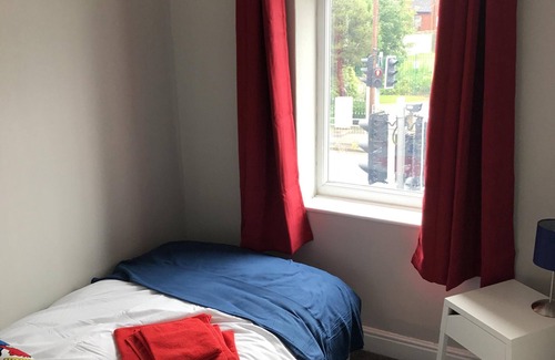 Lowton House | Serviced Accomodation close to Major North West Cites Manchester & Liverpool