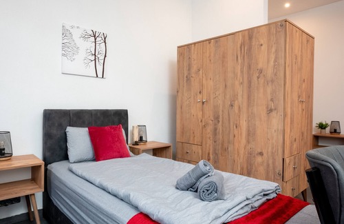 Hochlarmark Apartment | Serviceroom24 - Apartment 2 in Recklinghausen High WLAN - TV - 24-7 check-in