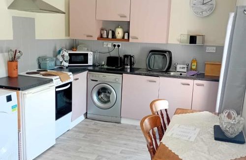 St Ishmaels Apartment | Set in a lovely village Just off coastal path