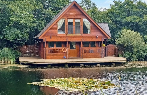 Menai Bridge Ski Chalet | Set in a peaceful location and perched over the lake.