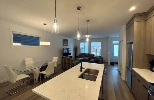 Southeast Calgary House | Seton Villas 5Bed Hse Including Basement & Kingbed