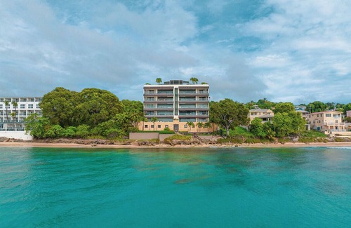 Prospect Apartment | Settle into oceanfront luxury - Portico 3