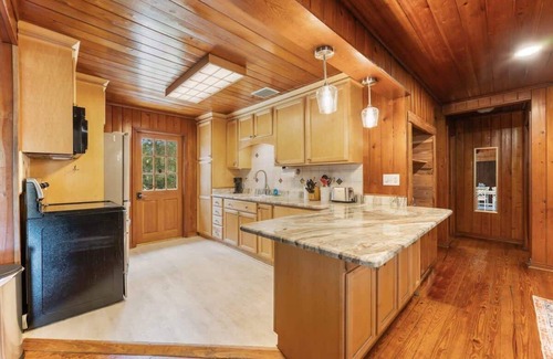 Chassahowitzka House | Seven Sisters Hideaway | Patio & Grill