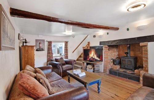 Thorpe Market House | Seven Space - Sandpit Cottage, 3 Bed Stay with Hot Tub