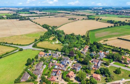 Thorpe Market House | Seven Space - Sandpit Cottage, 3 Bed Stay with Hot Tub