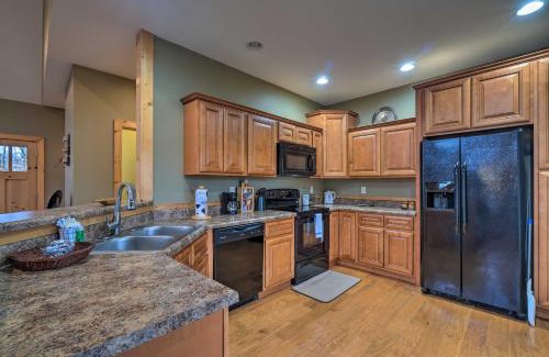 Sevierville House | Sevierville Cabin with Lake Views and Wraparound Porch