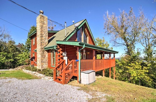 Sevierville House | Sevierville Retreat Private Hot Tub and Lake Views!