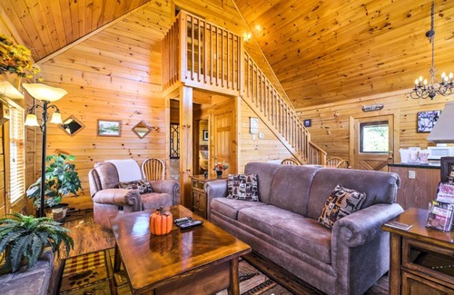 Sevierville House | Sevierville Retreat Private Hot Tub and Lake Views!