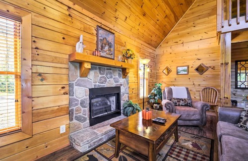Sevierville House | Sevierville Retreat Private Hot Tub and Lake Views!
