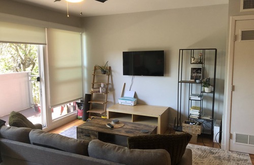 Burlingame Park Apartment | SFO | Dtown Burlingame| Kitchen Island | Privacy