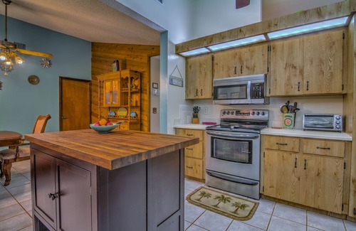 Jupiter Farms House | SHADEY ACRES - HEATED POOL/SPA FAST WIFI PET FRIENDLY ECO-RETREAT NEAR BEACHES