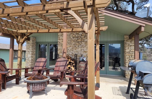 Tarpley House | Shadow Dance Ranch-Private 2000 Acres and 2 Lakes with Plenty of Water to Enjoy!