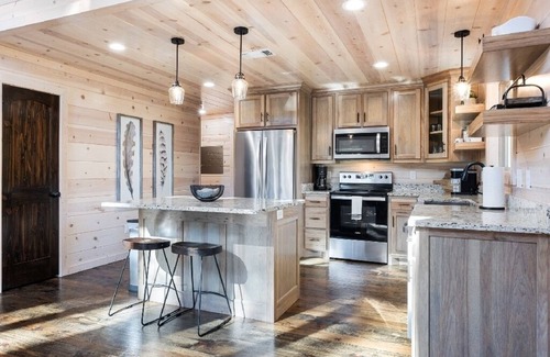 Golden Cabin | Shadow Dancer 🌊 Creek Lot Cabin: 🎮 Games, 🤸 Playset, 🔥 Hot Tub, & More!