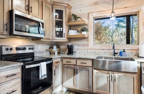 Golden Cabin | Shadow Dancer 🌊 Creek Lot Cabin: 🎮 Games, 🤸 Playset, 🔥 Hot Tub, & More!