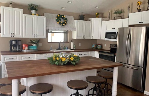 Hurst House | Shady Lakes Escape-w/n minutes from Wineries & Lakes!