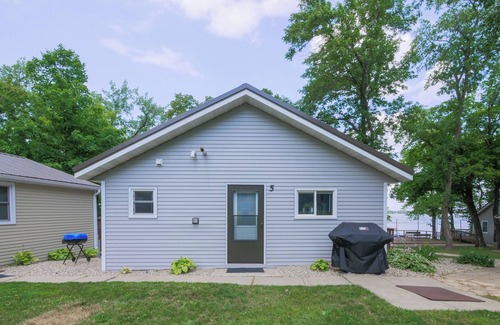 Alexandria Cabin | Shady Lawn #5 Recently Renovated 3 BR 1-1/2 Bath Cabin on Lake Darling