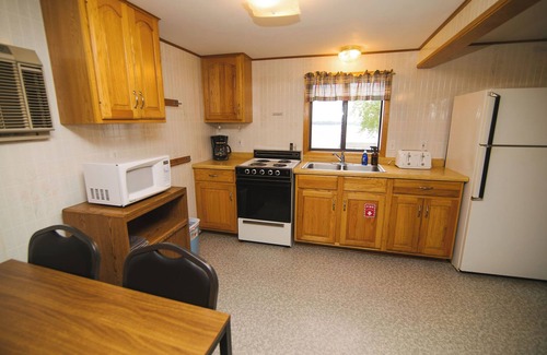 Richmond Cabin | Shady Rest, a 2BR lakefront cabin located in Riverside Resort