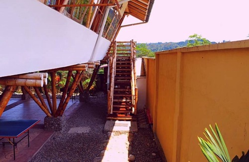 Tena House | Shakai Casa Bambu Un Hospedaje Amigable con el Medio Ambiente, Cerca Atracciones