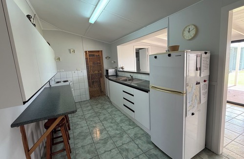 Port Vincent House | Shakona-Only 1 street back from the foreshore!