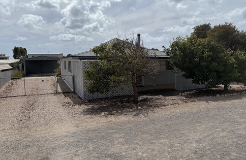 Port Vincent House | Shakona-Only 1 street back from the foreshore!