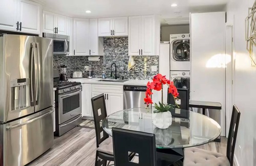 Riverside House | Shalimar Retreat, Large Pool, Hot Tub, Game Room, Backyard, 5 Bdrooms, BBQ Grill