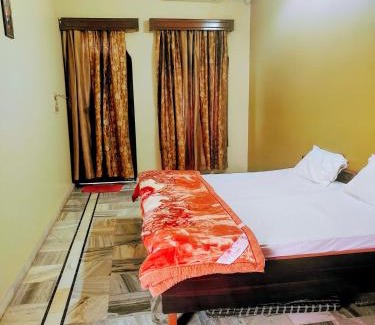 Faizabad Apartment | Shantiniketan 4BHK Comfortable Family Stay in Ayodhya