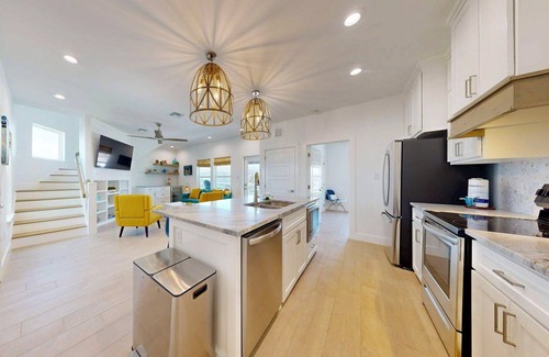 Bella Vista House | Shared pool, Shared Hot Tub, Parking for 3