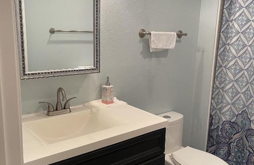 Federal Way House | Shared Space with Private room in Beautiful Lakefront Apartment