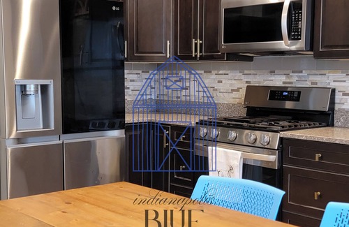 Meridian-Kessler Other | She's back! Indy's BlueBarn near Midtown! Entire house/Pets Allowed!