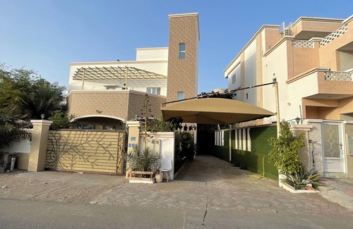Seeb Apartment | shearing with owner 5-Bed Apartment in Sib
