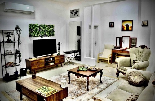 Seeb Apartment | shearing with owner 5-Bed Apartment in Sib