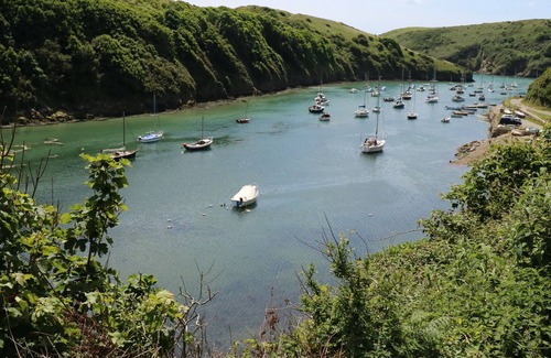Haverfordwest House | SHEARWATER CHALET, with a garden in Roch