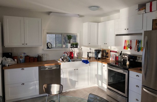 Picton Cottage | Sheba’s Island (Prince Edward County) 3 bedroom lakefront cottage