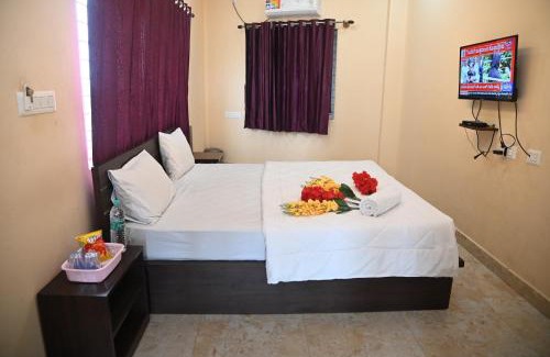 Mysore Hotel | Sheethal comforts-Chamundi hill view