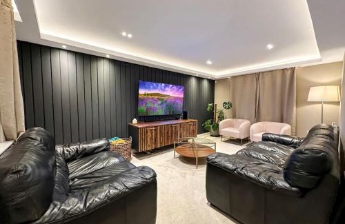 Catcliffe Villa | Sheffield Detached Charming 4bd Home