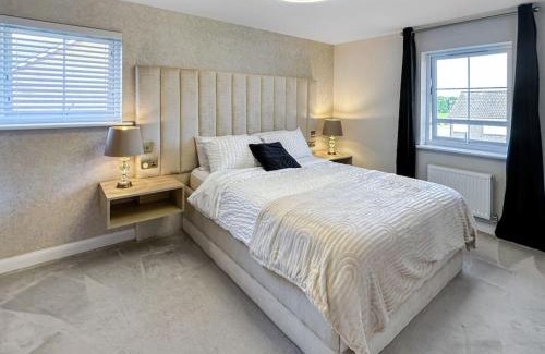 Catcliffe Villa | Sheffield Detached Charming 4bd Home