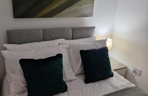 Hillsborough House | Sheffield Serenity House with 5 Bedrooms