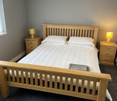 Frecheville House | Sheffield spa view 2 bed house free parking