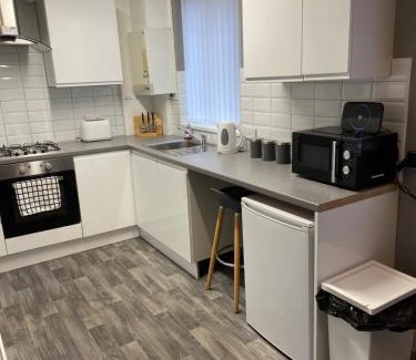 Frecheville House | Sheffield spa view 2 bed house free parking