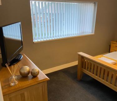 Frecheville House | Sheffield spa view 2 bed house free parking