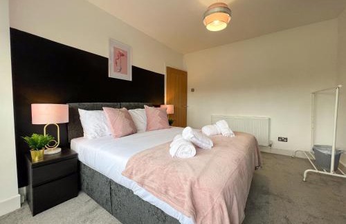 Bloxwich House | Sheldon House 3 BED Cosy Home nr JLR & NEC