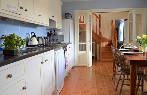 Colintraive Cottage | Shelduck Cottage, shoreline location, pet friendly, sleeps 7