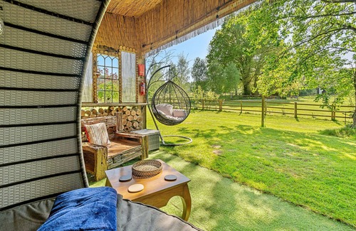 Romsey Ski Chalet | Shepherd's Hut at Hilltop Farm