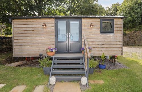 Cylch-Y-Garn House | Shepherds Stone