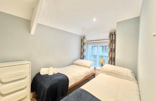 Chillington House | Sheplegh Court Charming Cottage and Pools within Stunning Grounds