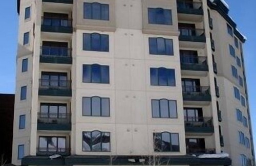 Steamboat Springs Villa | Sheraton 2BR, 2BA. 100% direct mountain-front ski in & out. New Years Week!