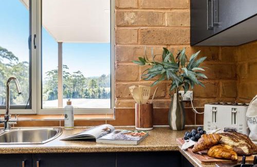Sherwood House | Sherwood Cottages-Iron Bark -Peaceful Stay with Scenic Views