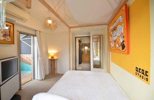 Dogenzaka Apartment | Shibuya station 5min. QCQC studio-Yellow